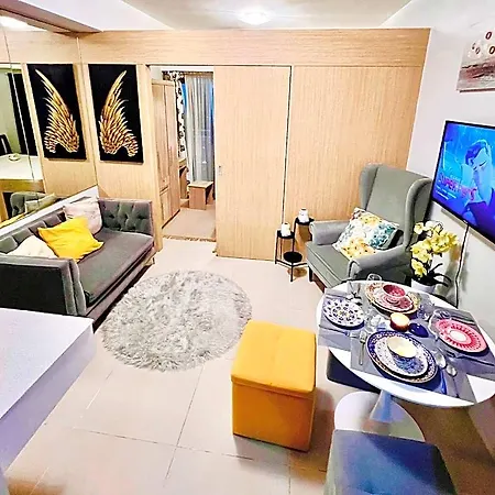 Minimalist Condo At Fern, Grass